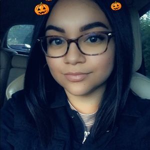 Meet your Posher, Roxanna